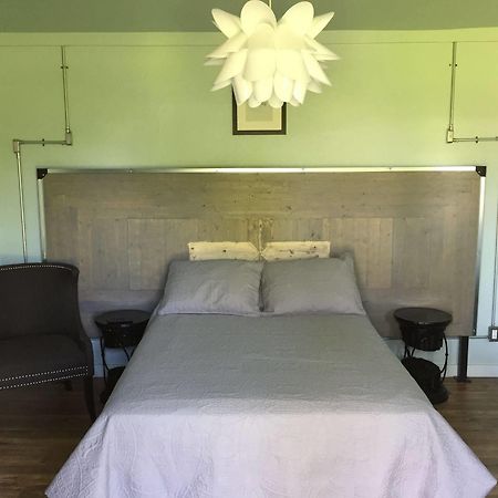Rooms At The Pecan Olmito 외부 사진