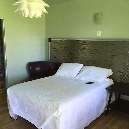 Rooms At The Pecan Olmito 외부 사진