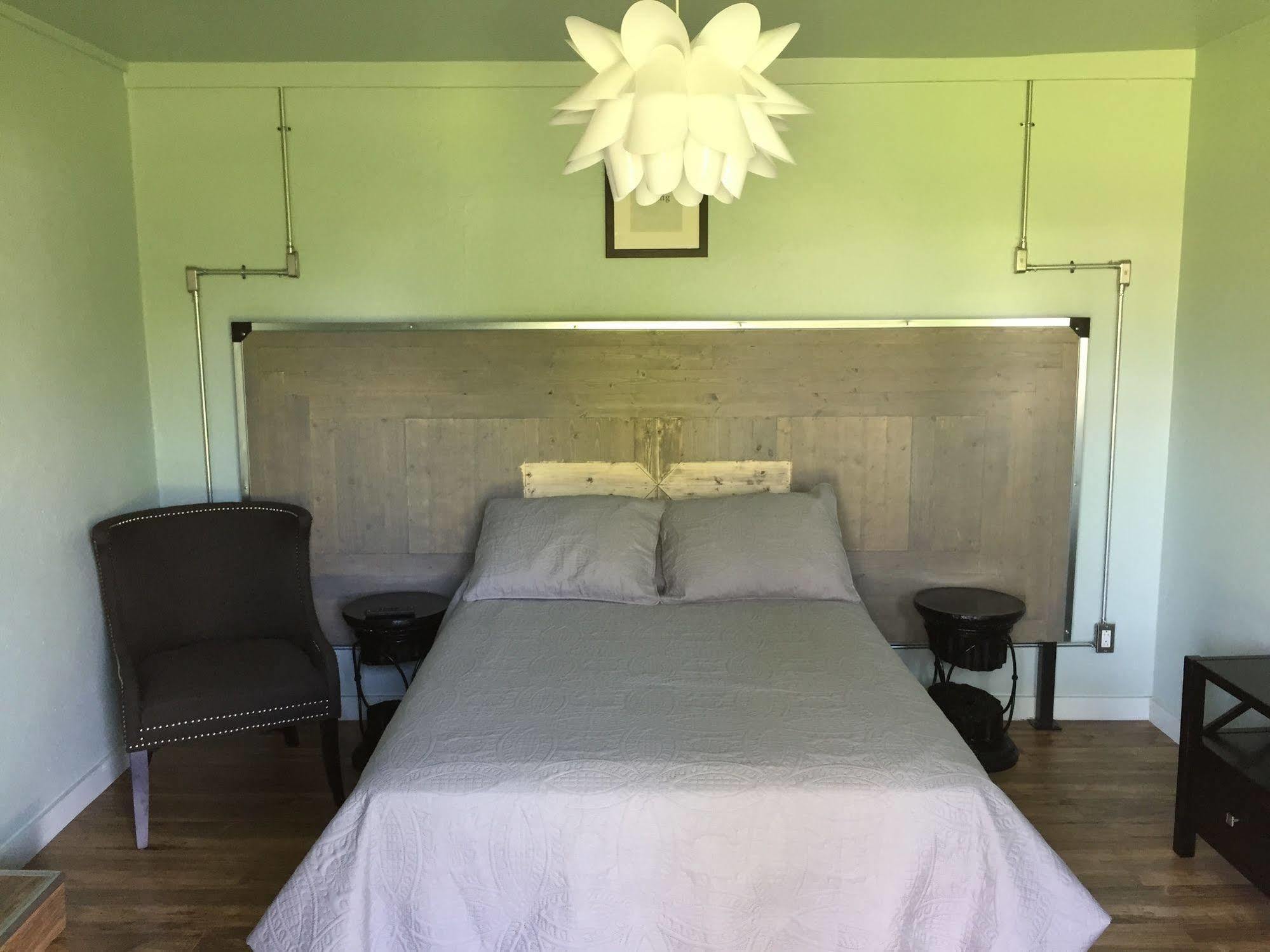 Rooms At The Pecan Olmito 외부 사진