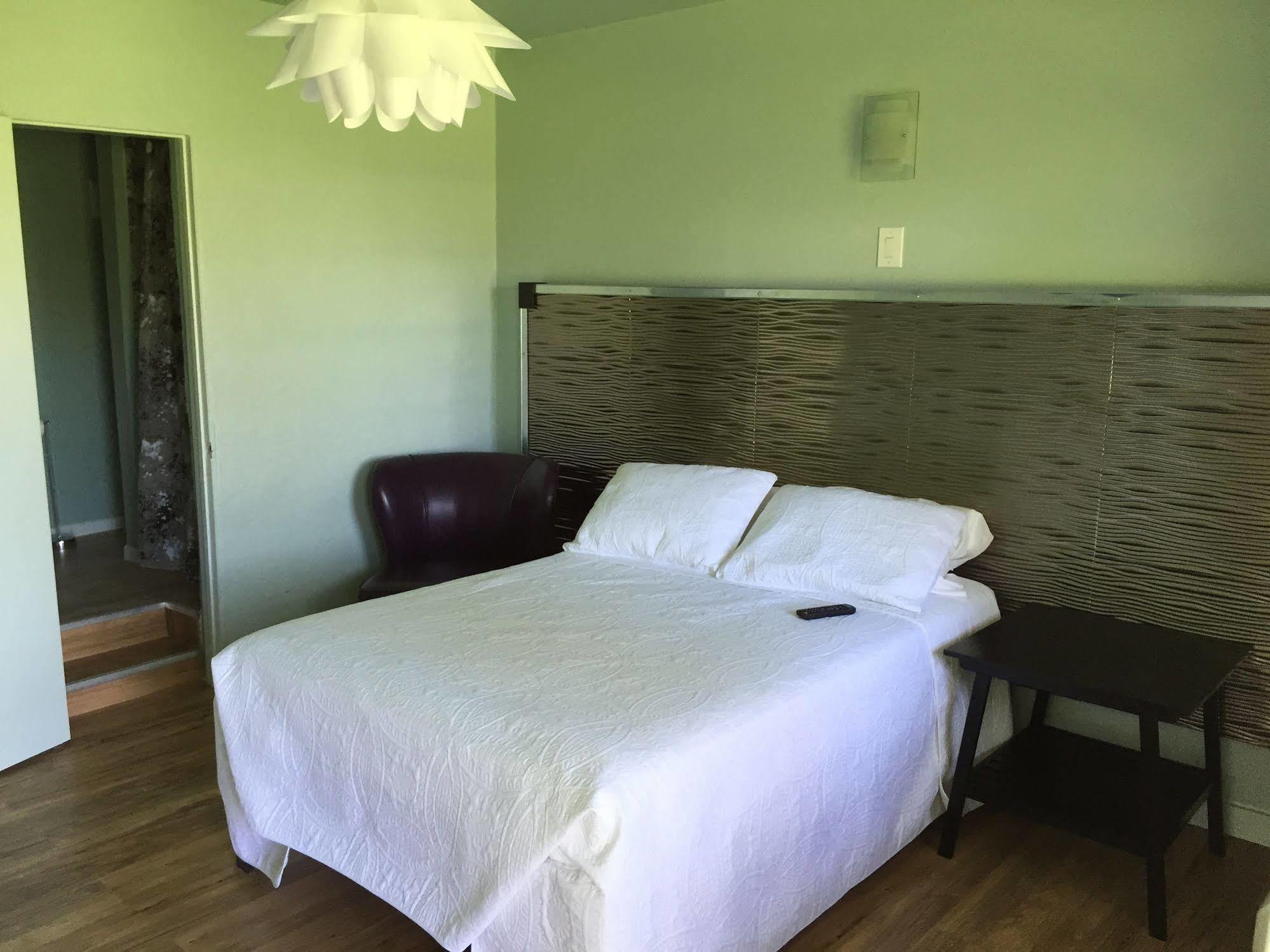Rooms At The Pecan Olmito 외부 사진