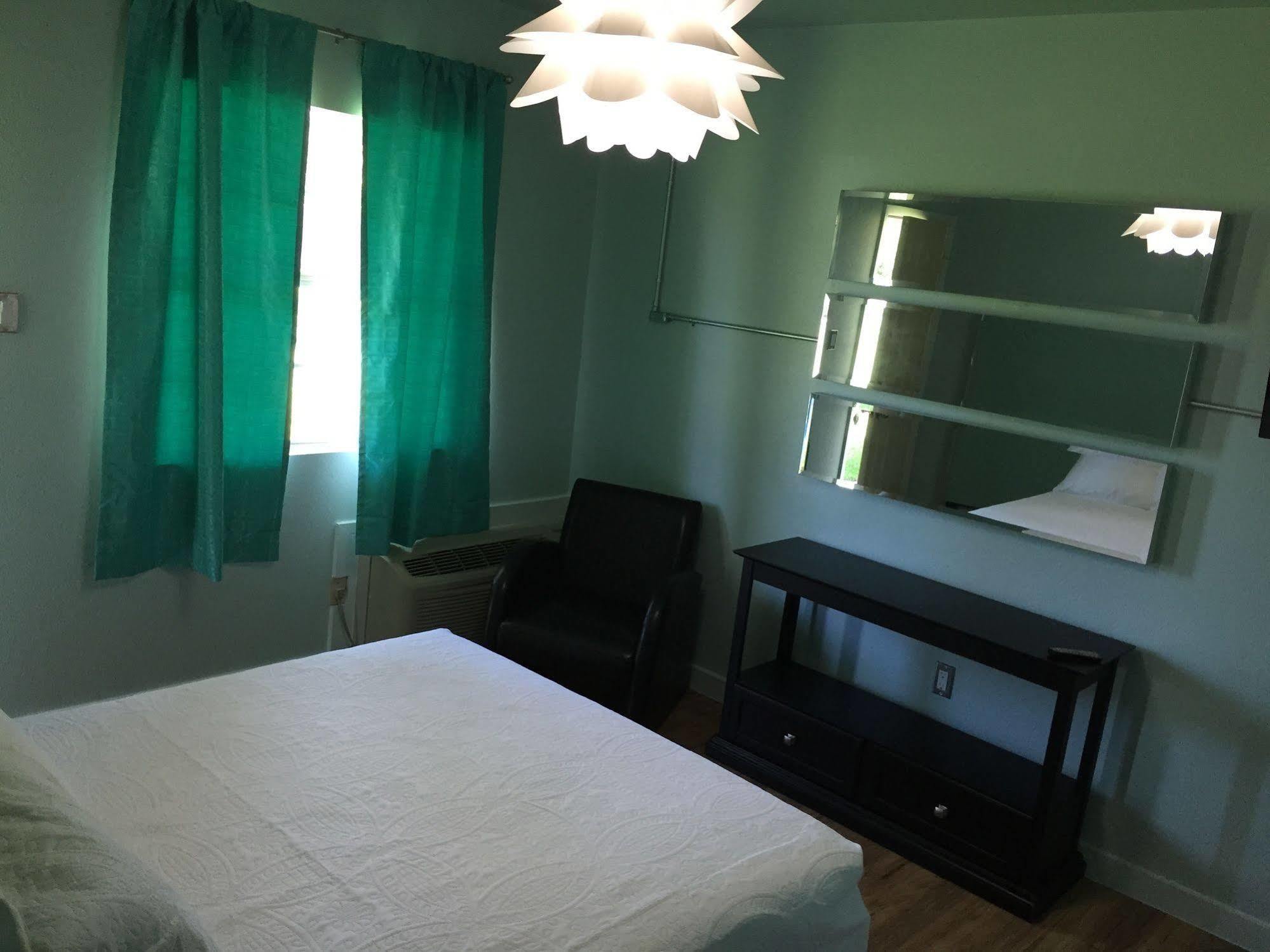 Rooms At The Pecan Olmito 외부 사진